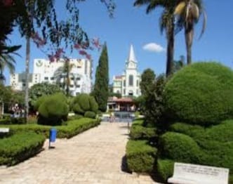 praça principal Monte sião.jpg